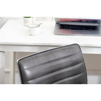 Chaise de bureau sans accoudoirs design côtelée en similicuir gris avec dossier mi-haut et pivotante